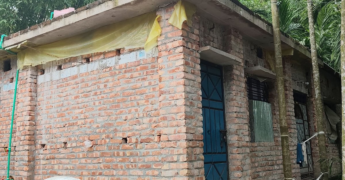 সচ্ছল চারজন দুস্থদের ত্রাণ নেন, সমালোচনার পর ফেরত