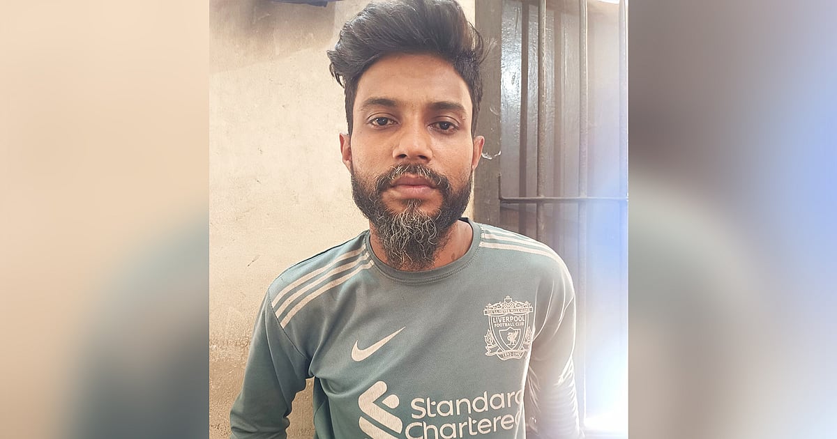 পুলিশের মাইক্রোবাসে ডাকাতির চেষ্টা, গ্রেপ্তার ১