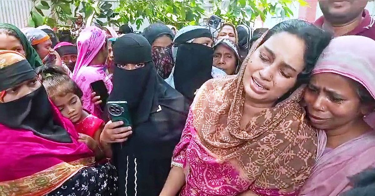 দম্পতির মৃত্যুর পর আহাজারি মেয়ের কষ্ট