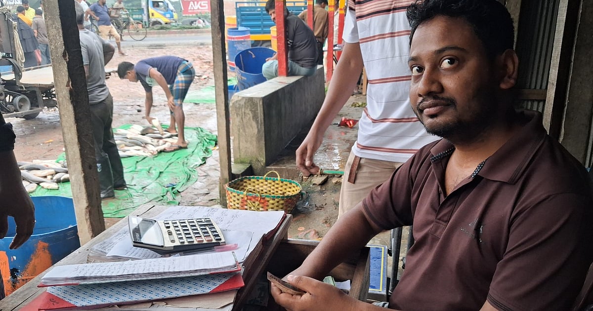 হামে আক্রান্ত ছেলেকে আইসিইউতে রেখে চাকরিতে যান বাবা