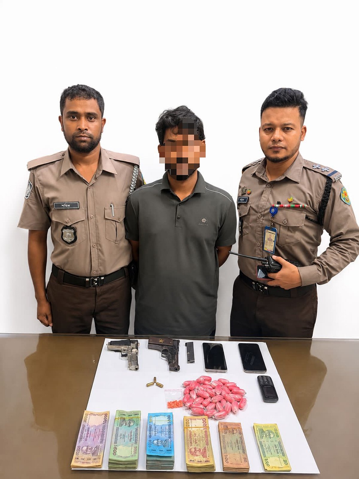 মহাখালীতে বিদেশি পিস্তল উদ্ধারের ঘটনায় গ্রেপ্তার