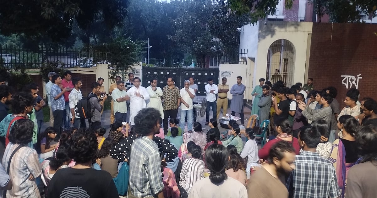 জাহাঙ্গীরনগর বিশ্ববিদ্যালয়ে ধর্ষণচেষ্টার আসামি গ্রেপ্তার না হওয়ায় বিক্ষোভ