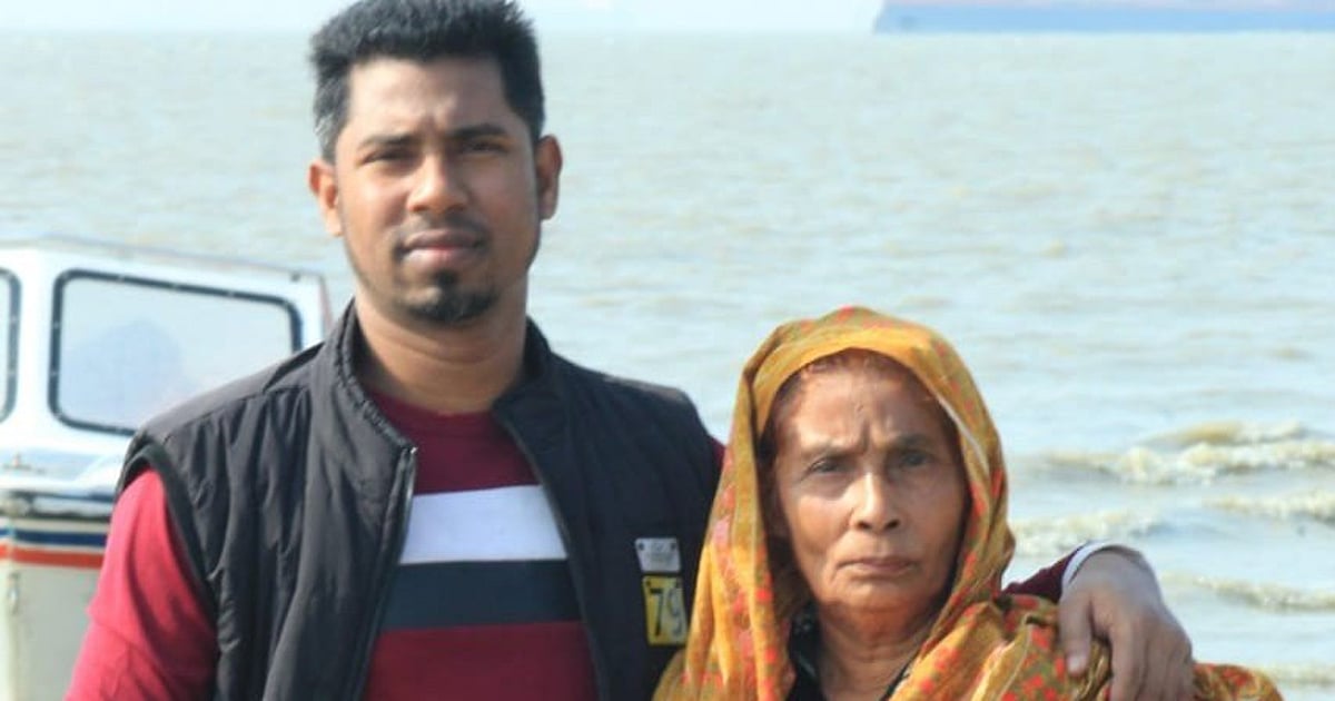 মা শব্দের মধুরতা ও অসীম ভালোবাসা
