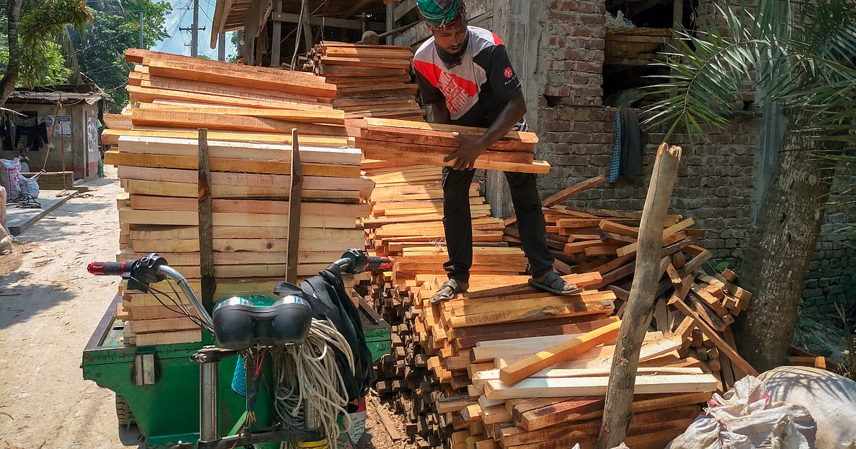 কোদালের হাতল তৈরির কারখানা