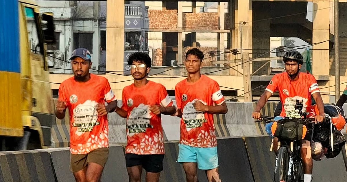 টেকনাফ থেকে তেঁতুলিয়া দৌড়ে যাওয়া চার তরুণের অভিযান