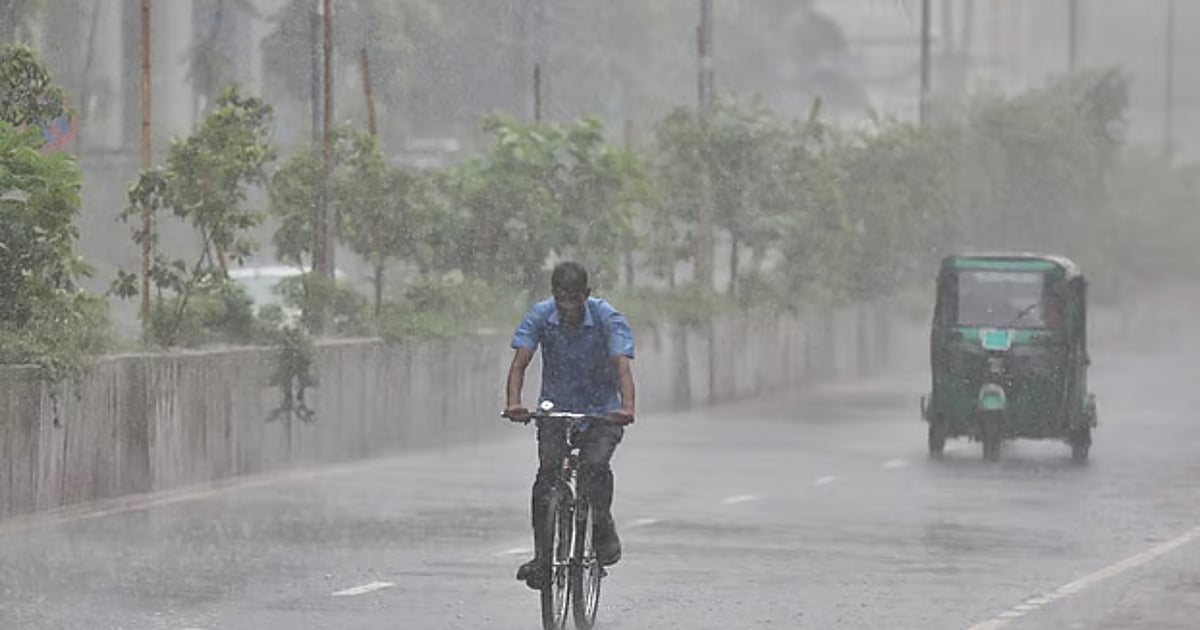বিভিন্ন এলাকায় ভারী বৃষ্টির সতর্কতা