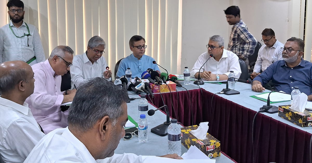 বাণিজ্যমন্ত্রীর বক্তব্য: চামড়াশিল্প খাত অব্যবস্থাপনার কারণে কাঙ্ক্ষিত পথে এগোচ্ছে না