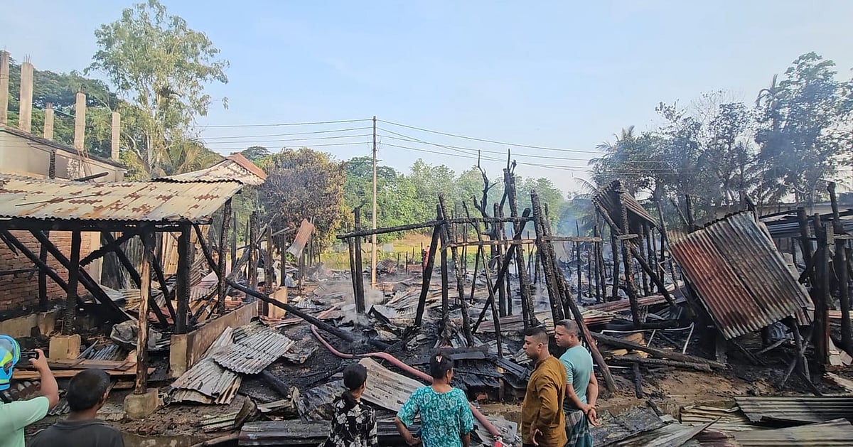বান্দরবানের বাজারে আগুনের দুর্ঘটনা