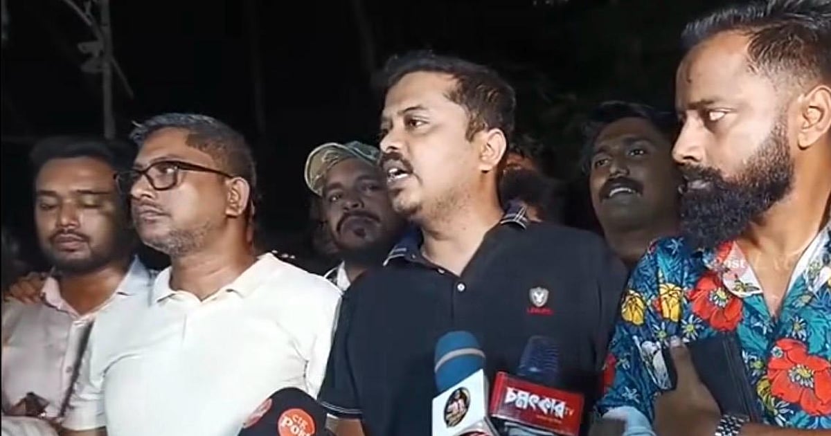 চট্টগ্রাম নগরের জুলাই অভ্যুত্থানের গ্রাফিতি মুছে ফেলার অভিযোগে এনসিপির বিক্ষোভ