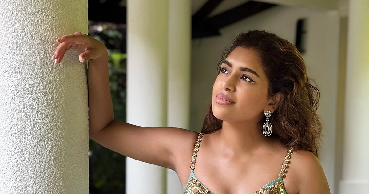 বলিউড গায়িকা কেনিশা ফ্যান্সিস ইনস্টাগ্রাম ছাড়লেন