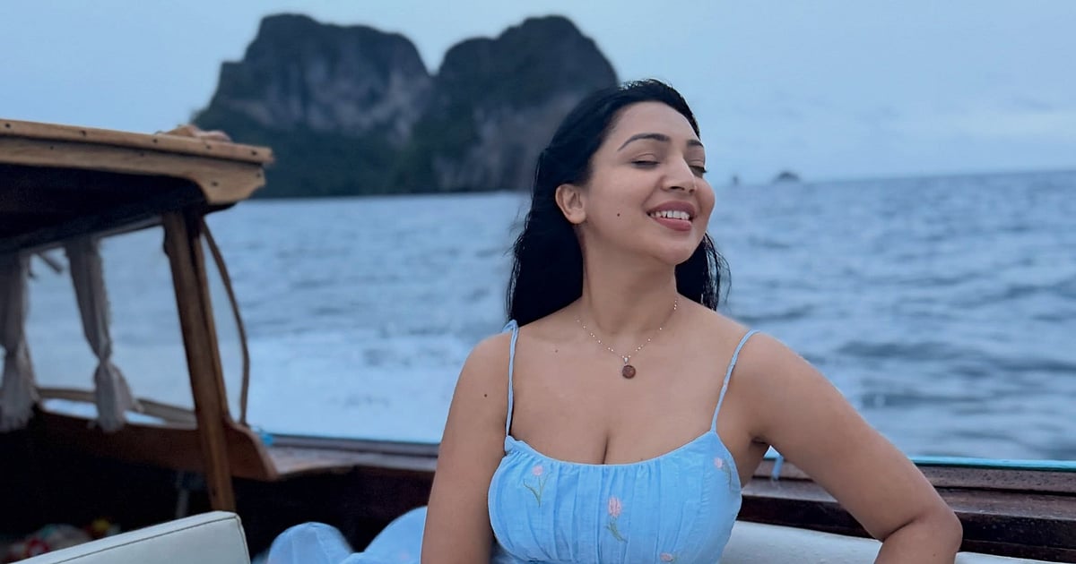 প্রভা সমুদ্রে ফুরফুরে মেজাজে নতুন ছবি