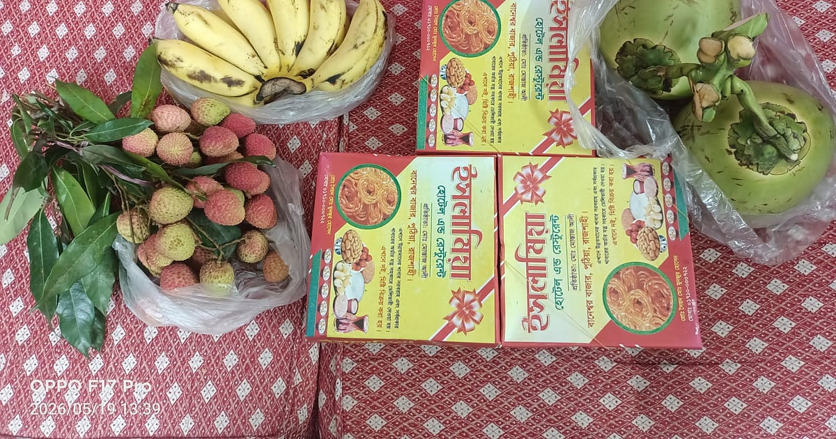 কৃষকের স্ত্রী-সন্তানের সুস্থতার আনন্দে চিকিৎসকের জন্য উপহার
