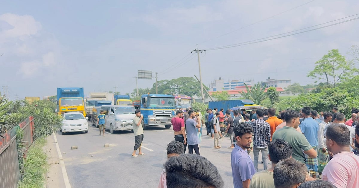চাঁদা না পেয়ে অটোরিকশাচালককে হত্যা, সোনারগাঁয়ে আধা ঘণ্টা মহাসড়ক অবরোধ