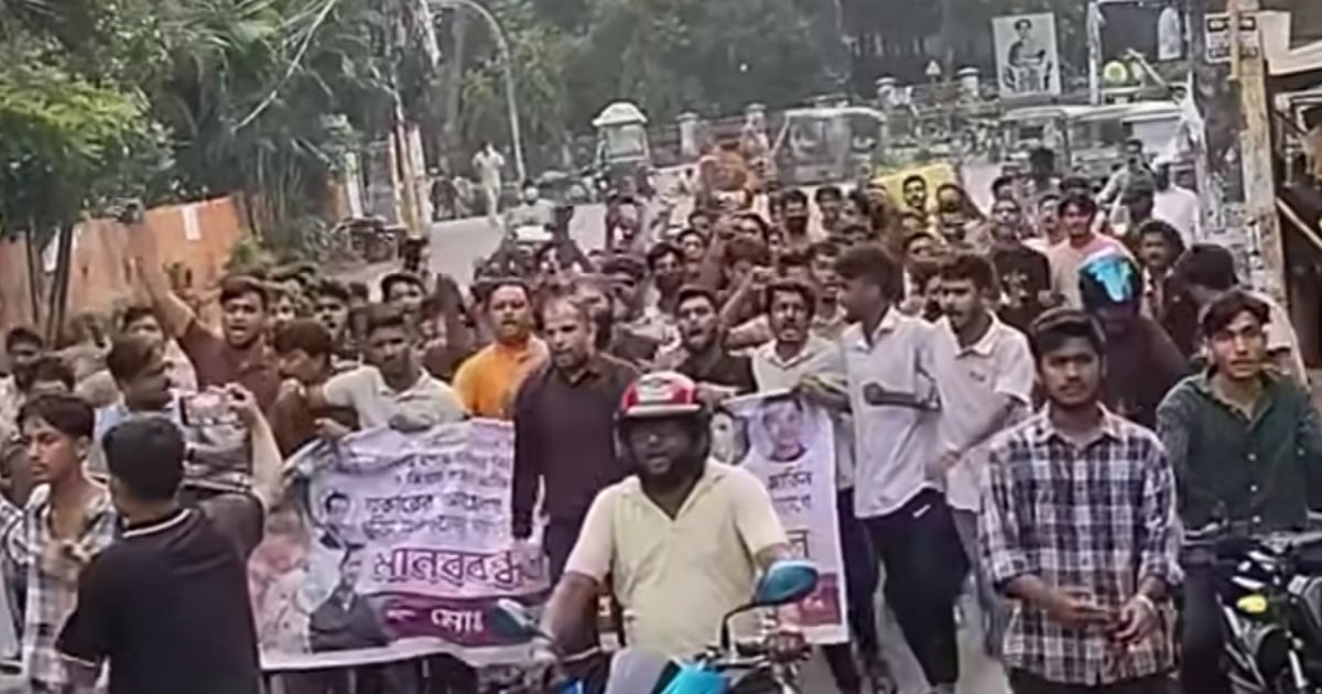 চট্টগ্রামে নিষিদ্ধ ছাত্রলীগের মিছিল করে নেতা-কর্মীরা