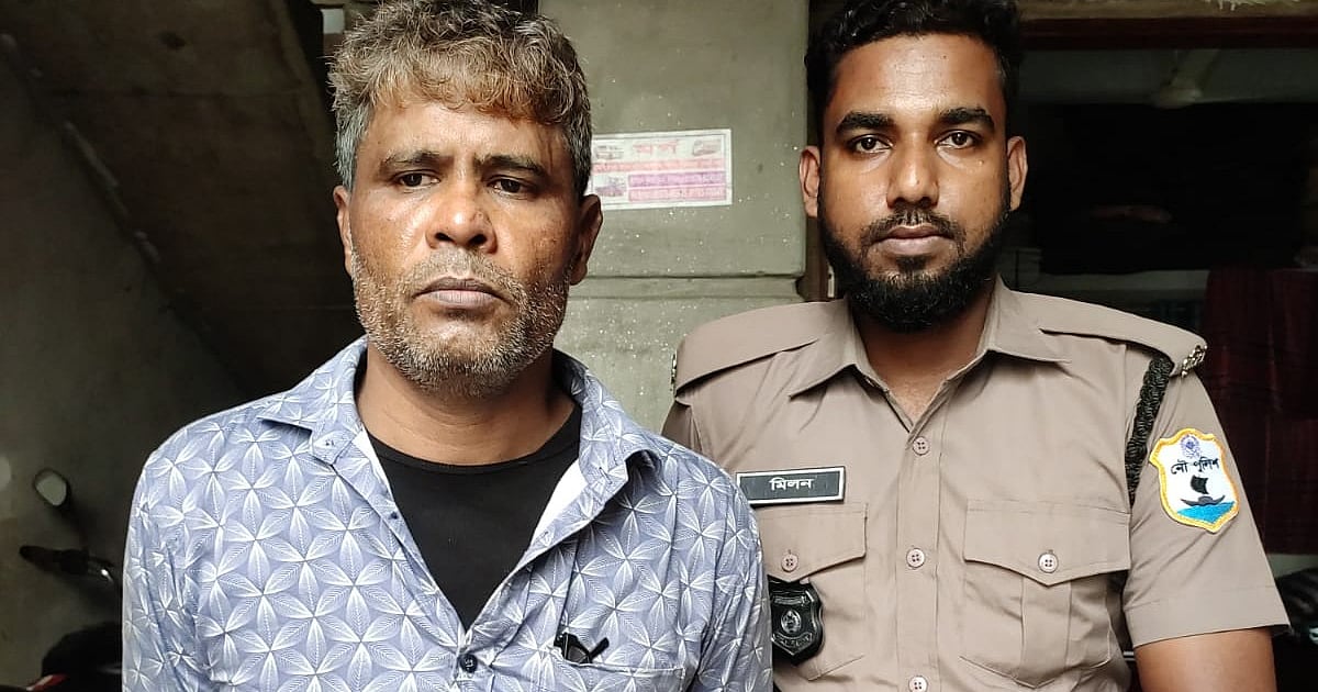 ডাকাতি মামলার আসামি গ্রেপ্তারের পর পুলিশ সুপারের ধাক্কা দিয়ে পালানোর চেষ্টা