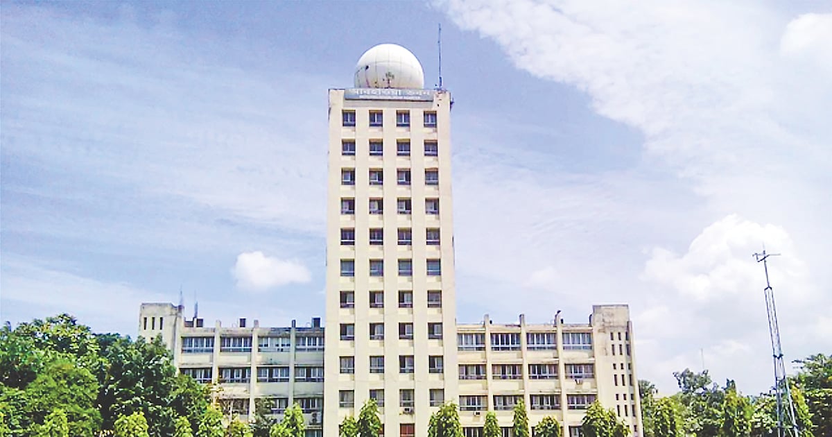 ঢাকাতে ভ্যাপসা গরমের মধ্যে বৃষ্টির সম্ভাবনা কম
