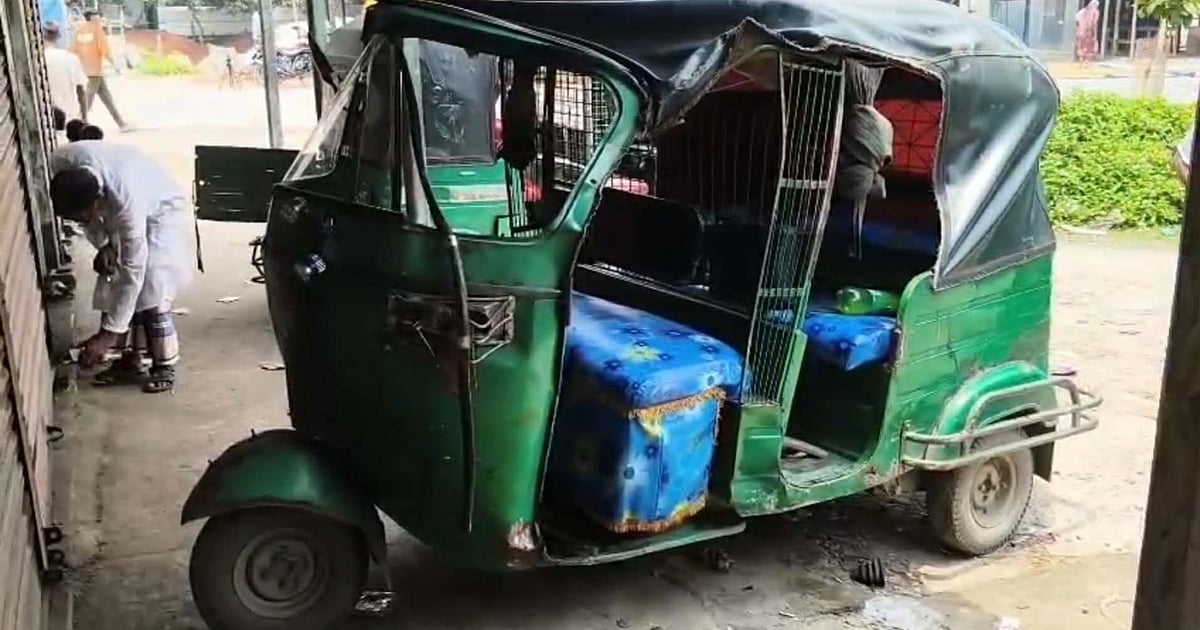 টাঙ্গাইলে মোটরসাইকেল ও অটোরিকশার মুখোমুখি সংঘর্ষে তিন বন্ধু নিহত