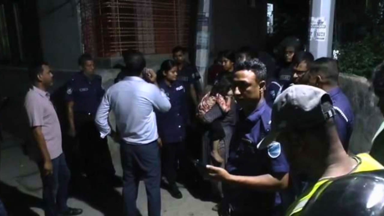 ফতুল্লায় চাঁদা না পেয়ে ব্যবসায়ীর বাড়িতে হামলা, ককটেল বিস্ফোরণ