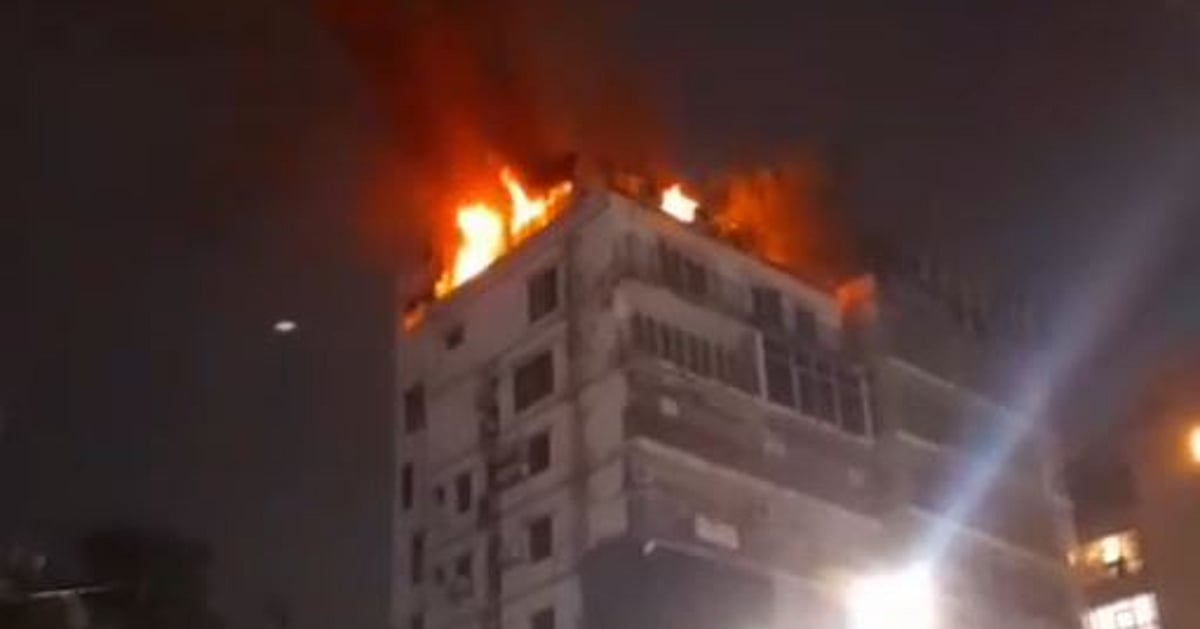 মোহাম্মদপুরের ১০ তলা ভবনের ছাদে আগুন নিয়ন্ত্রণে