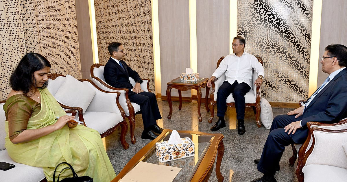ভারতীয় হাইকমিশনার প্রণয় ভার্মার প্রধানমন্ত্রীর সঙ্গে বিদায়ী সাক্ষাৎ