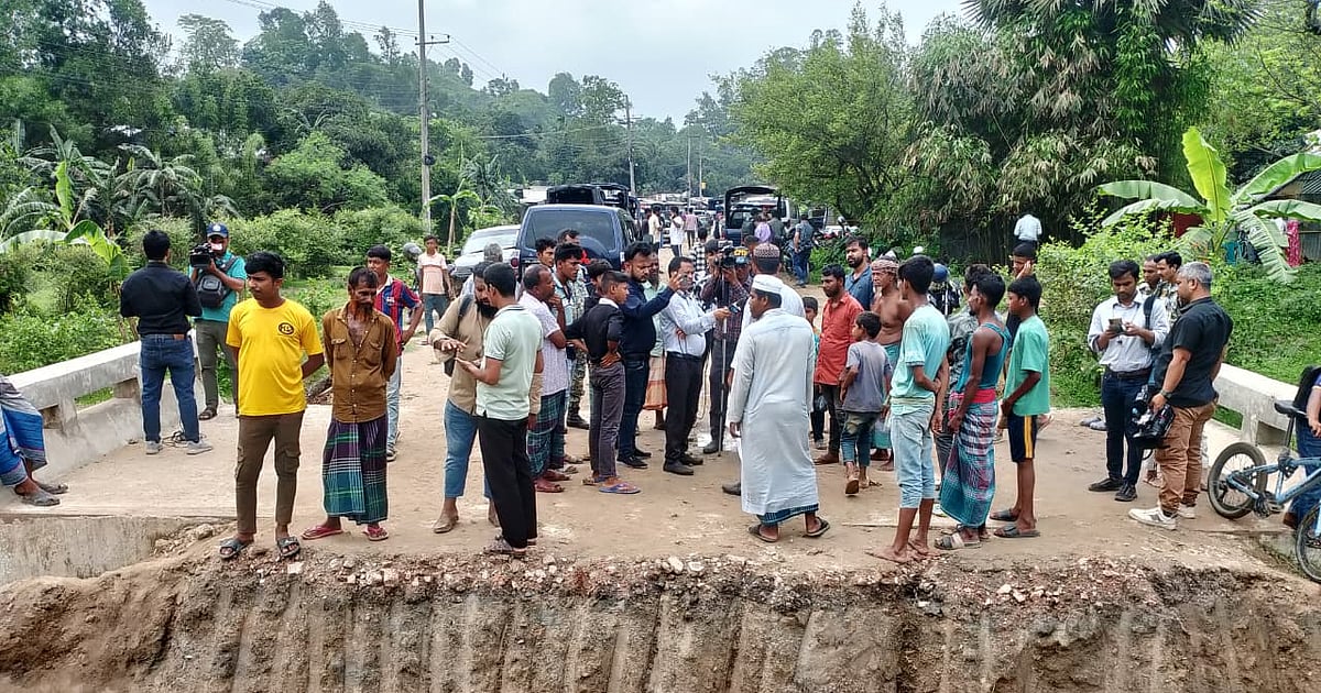 চট্টগ্রামের জঙ্গল সলিমপুরে র্যাবের ক্যাম্প গুঁড়িয়ে দেওয়া
