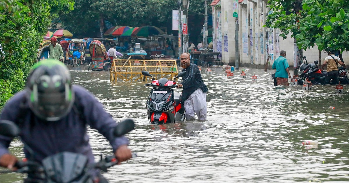 ঈদ উদযাপনের সময় বৃষ্টির বিপর্যয়