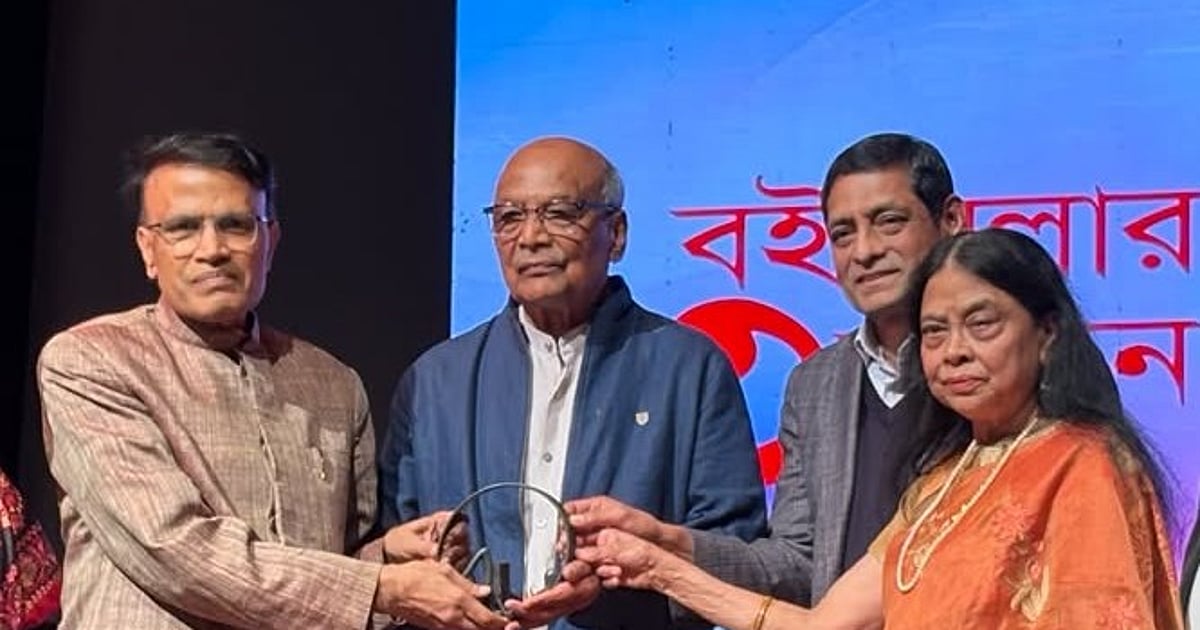 নিউইয়র্কে মুক্তধারা-জিএফবি সাহিত্য পুরস্কার পেলেন সাহিত্যিক আবদুন নূর