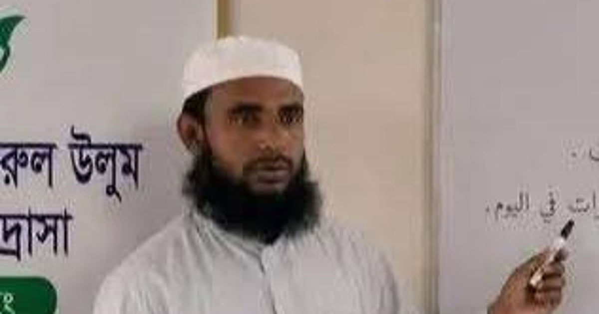 বাজার থেকে বাড়ি ফিরছিলেন মাদ্রাসাশিক্ষক, উঠানে বজ্রপাতে মৃত্যু