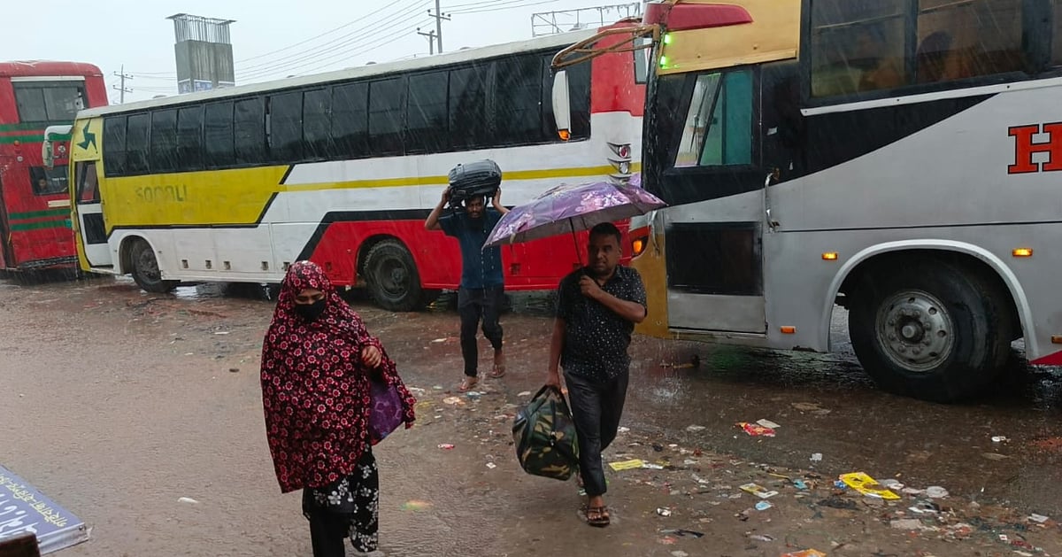 বাড়ি যাওয়ার আনন্দ হাজার কষ্টের চেয়ে বেশি