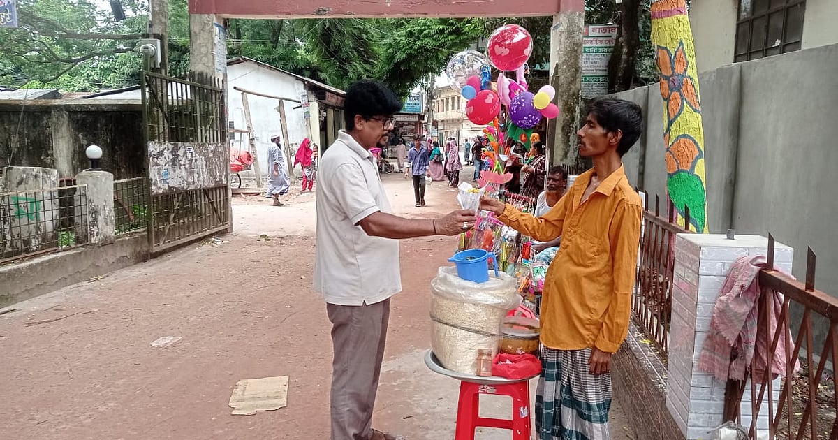 গতর খাইটা সংসার চালাই, কারও কাছে হাত পাততে লজ্জা লাগে