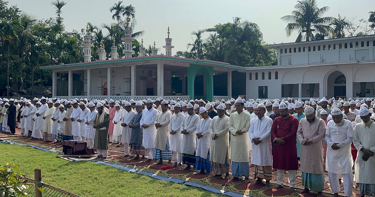 সৌদি আরবের সঙ্গে মিল রেখে চট্টগ্রামের শতাধিক গ্রামে ঈদ উদ্‌যাপন