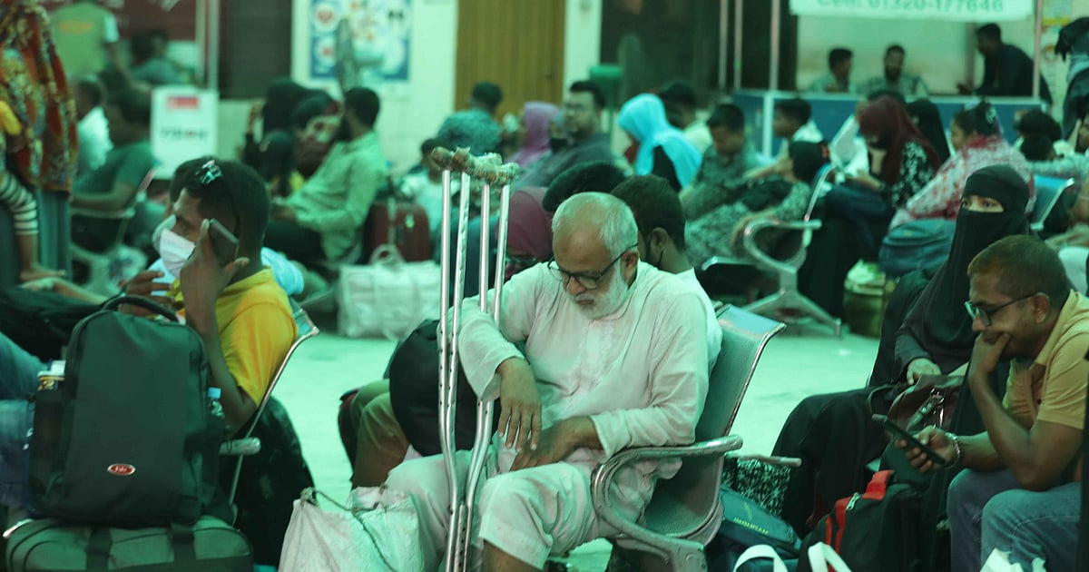 বিজয় এক্সপ্রেস দেরিতে ছাড়বে, যাত্রীদের ভোগান্তি