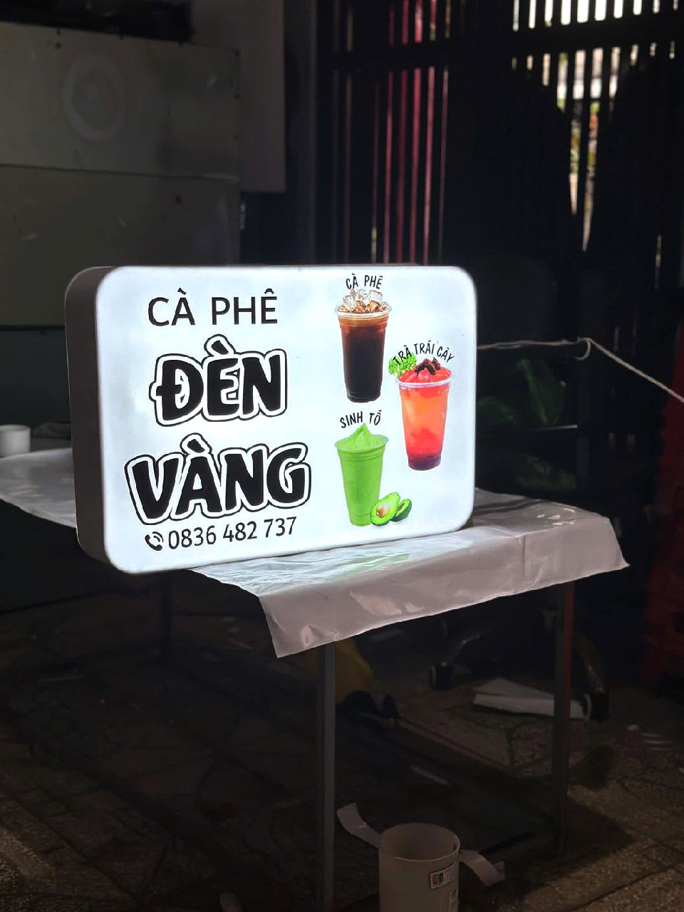 Biển vẫy hút nổi chữ nhật mica phát sáng ban đêm