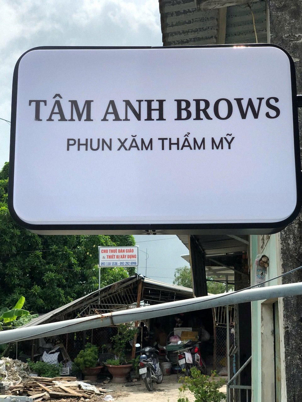 Hộp đèn chữ nhật mica in UV sắc nét cho shop