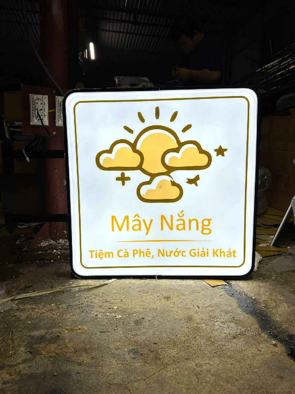 Mẫu hộp đèn mica vuông hai mặt lắp ngoài trời