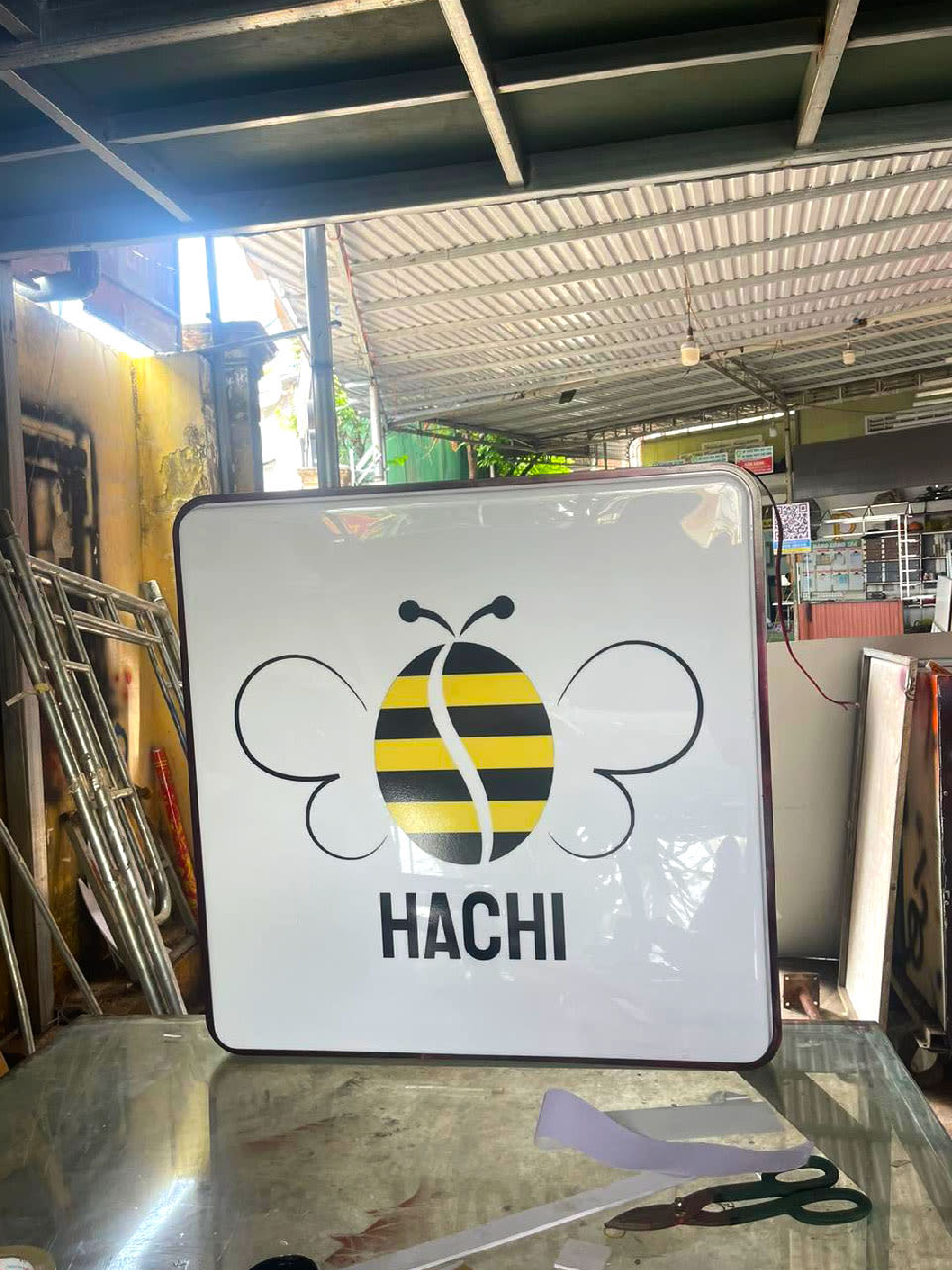 Biển hộp đèn mica vuông LED hai mặt theo yêu cầu