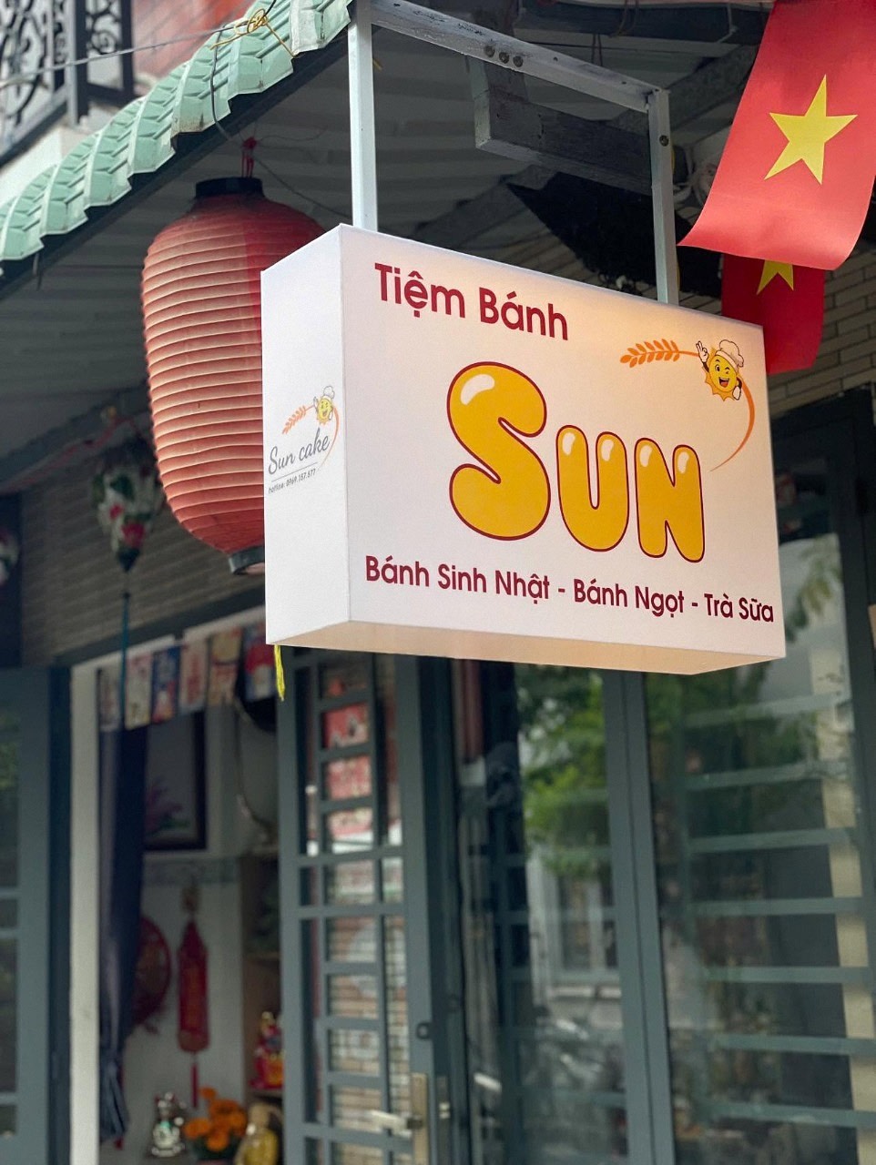 Hộp đèn mica hình hộp vuông phát sáng 4 mặt