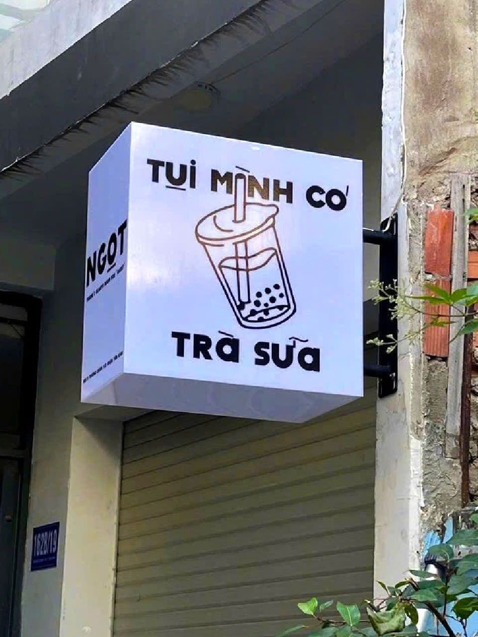 Hộp đèn mica không viền treo trần cho quán cafe