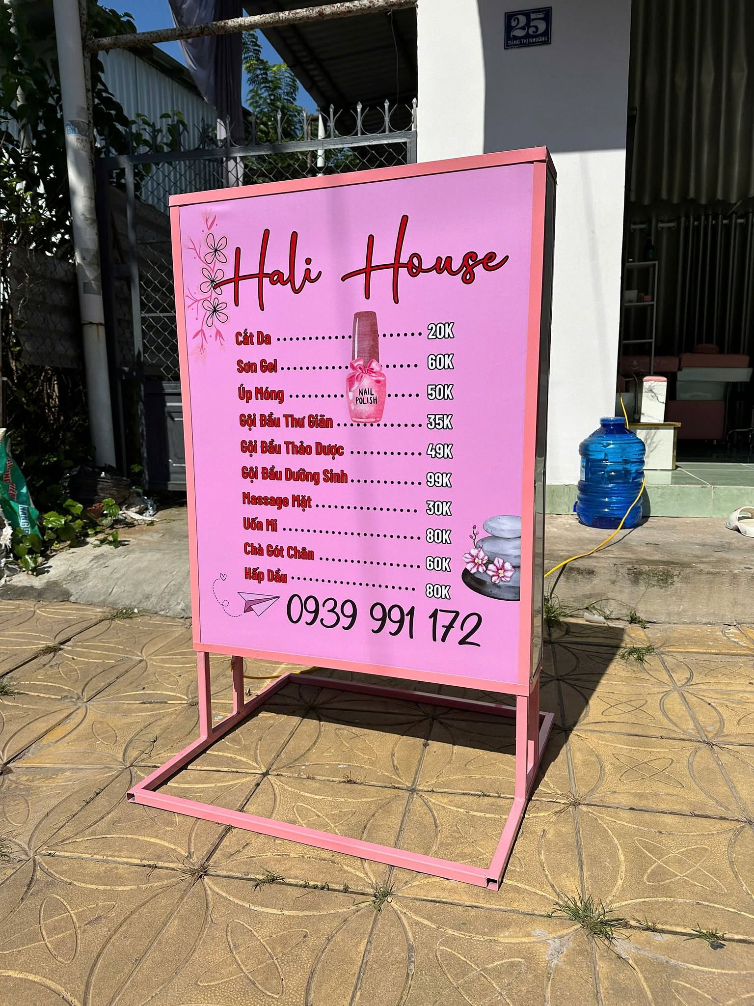Mẫu hộp đèn Hiflex chân đứng khổ lớn cho showroom
