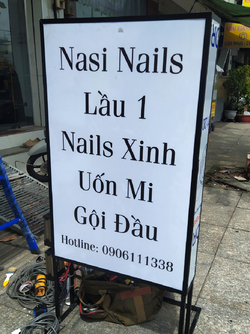 Hộp đèn Hiflex xuyên sáng chân đứng khung nhôm chắc chắn