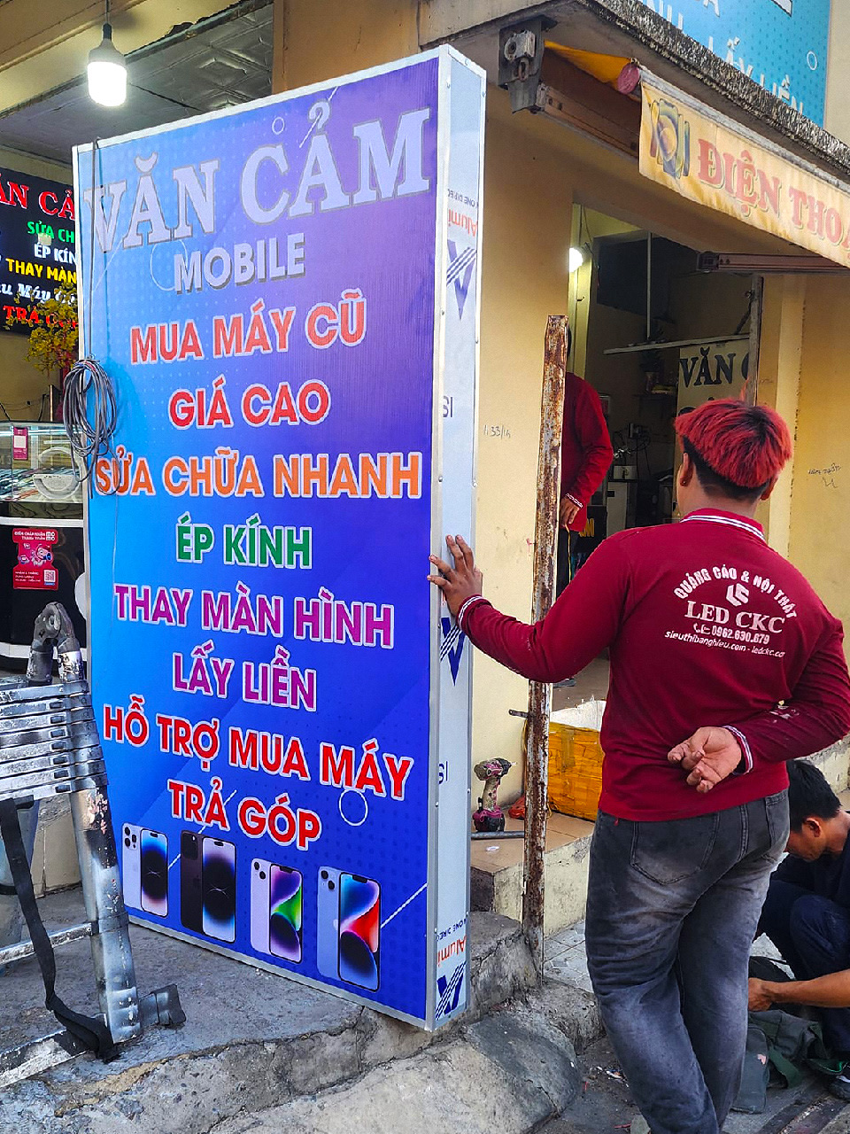 Hộp đèn bạt Hiflex chân đứng sản xuất theo kích thước