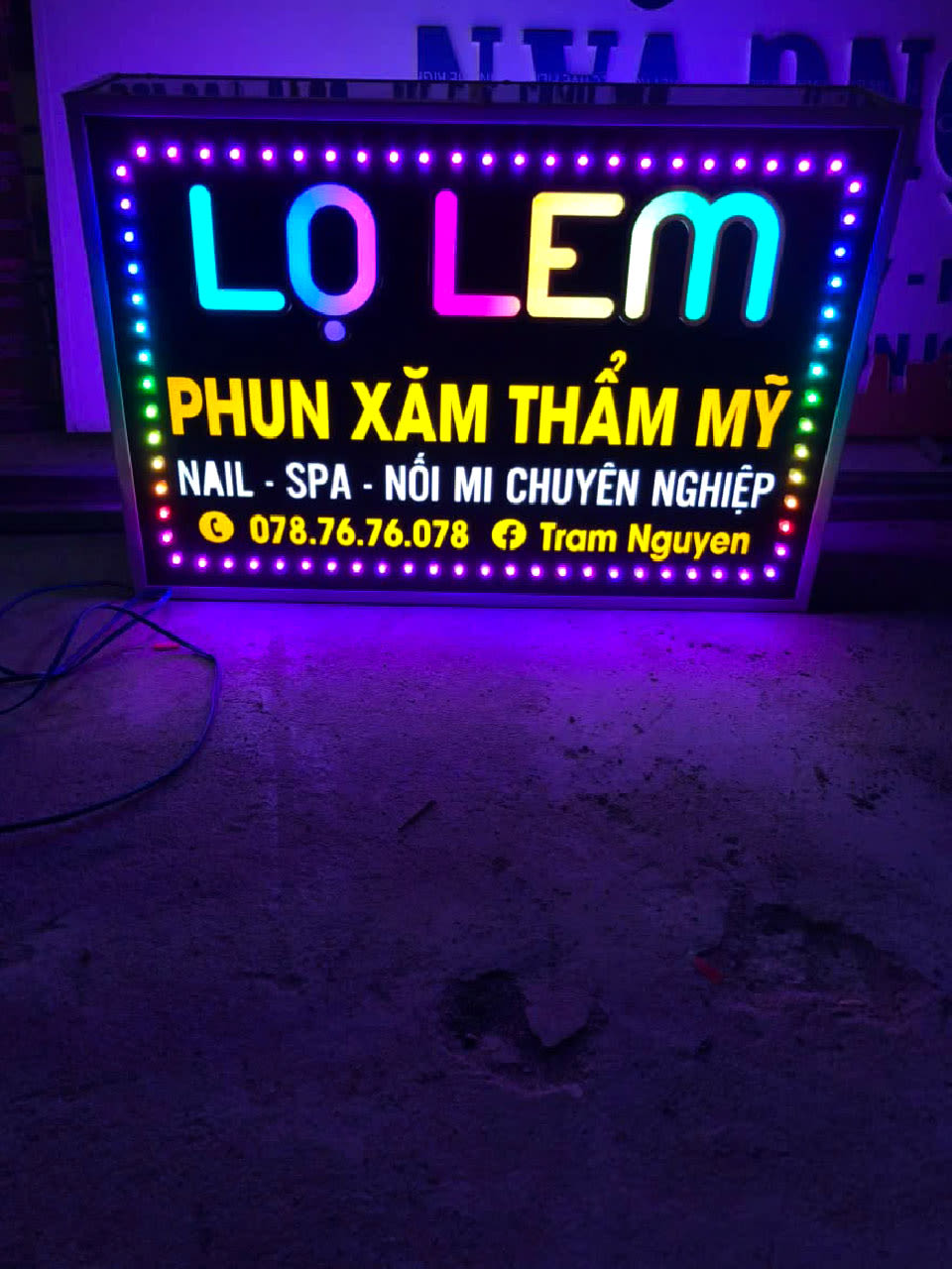 Hộp đèn quảng cáo LED âm bản hai mặt ngoài trời