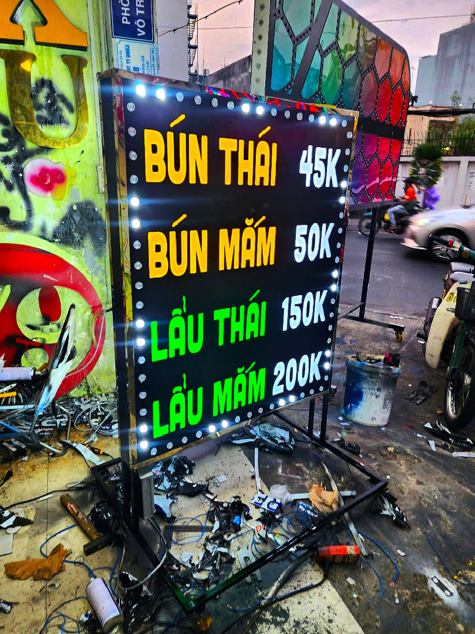 Biển quảng cáo LED chữ âm bản cho shop và quán cafe