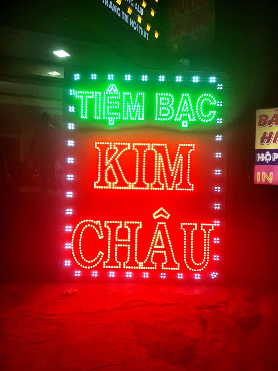 Biển quảng cáo LED hai mặt phát sáng ngoài trời