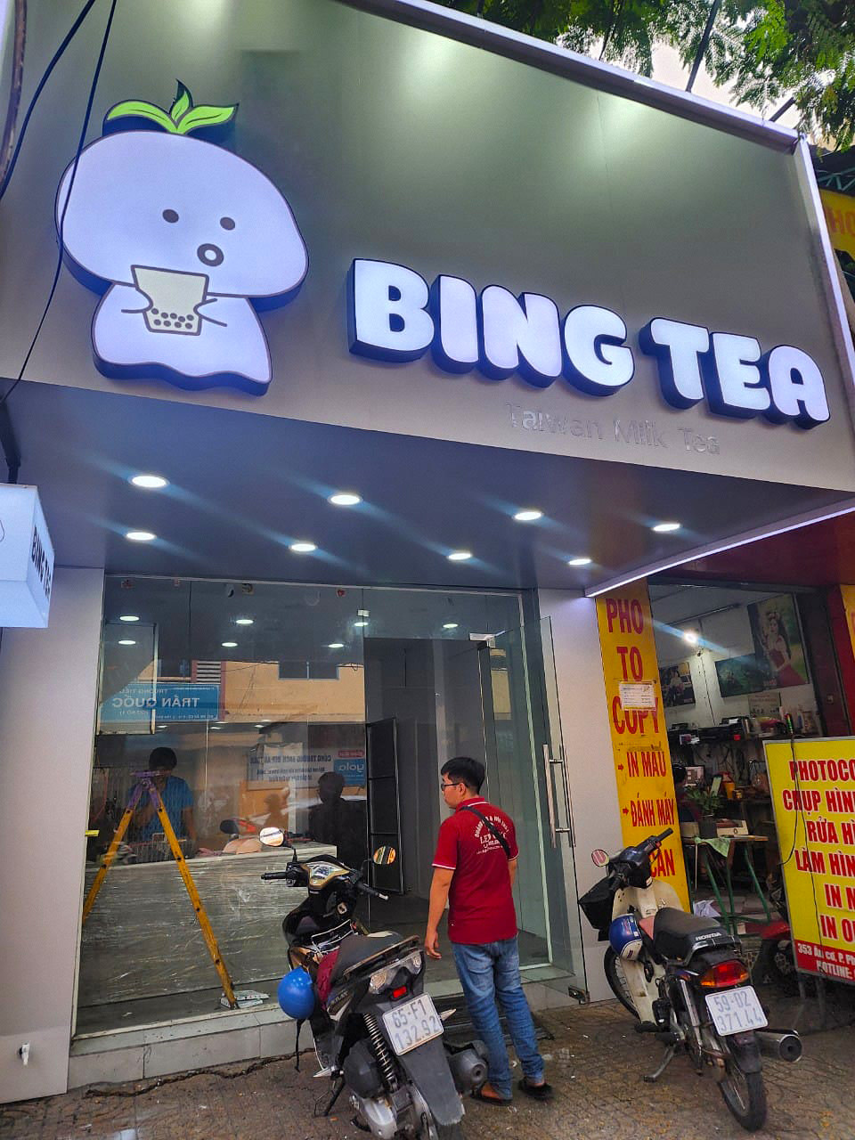 Biển quảng cáo trà sữa alu gắn chữ nổi phát sáng