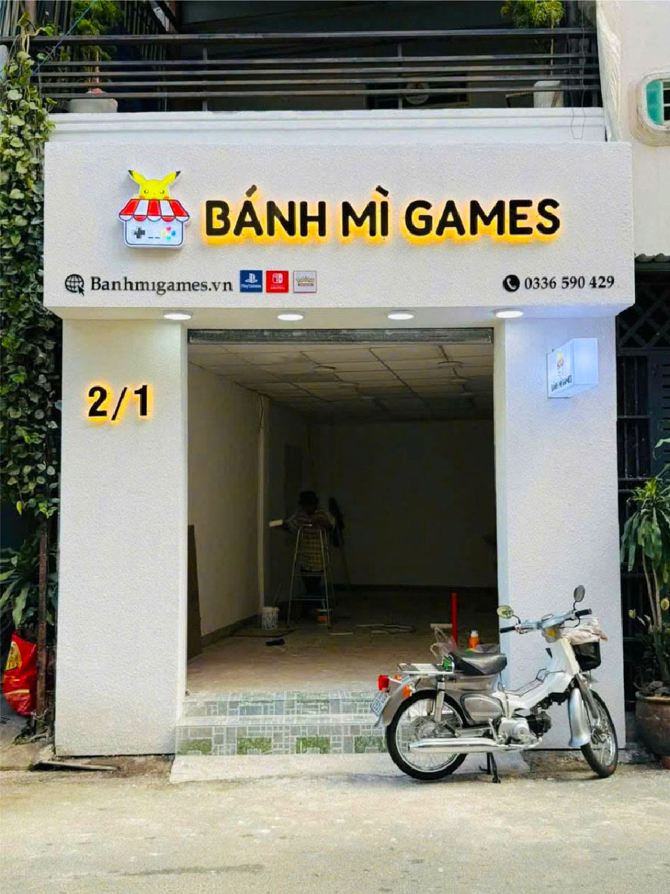 Bảng hiệu Cemboard chữ nổi phát sáng hắt chân hiện đại