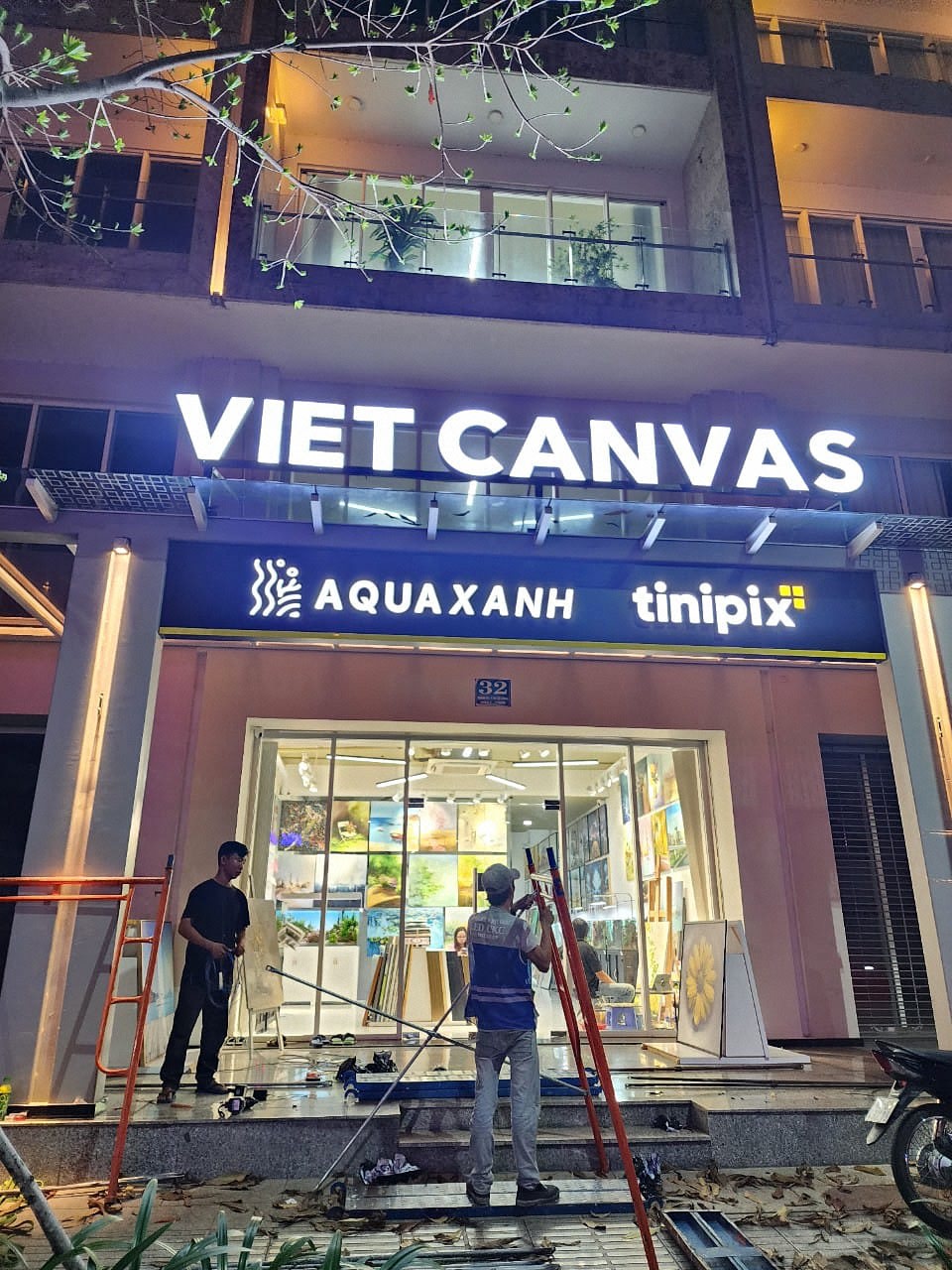 Bảng hiệu chữ nổi LED sáng mặt thi công trên khung sắt