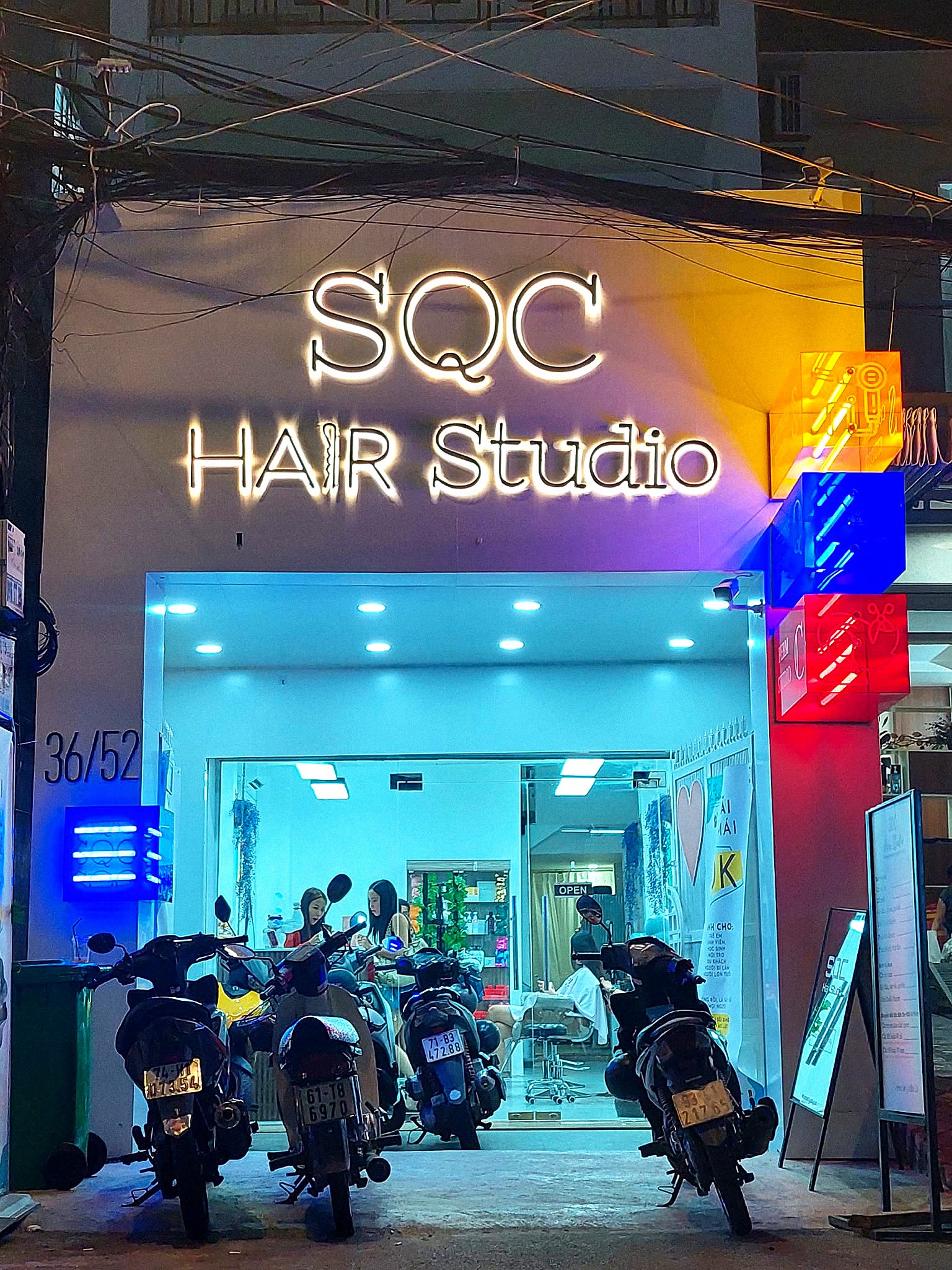 Thi công bảng hiệu salon tóc chữ bắt cách hở phát sáng