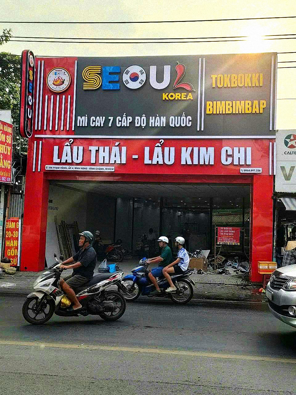Bảng hiệu nhà hàng alu chữ nổi LED hắt sáng
