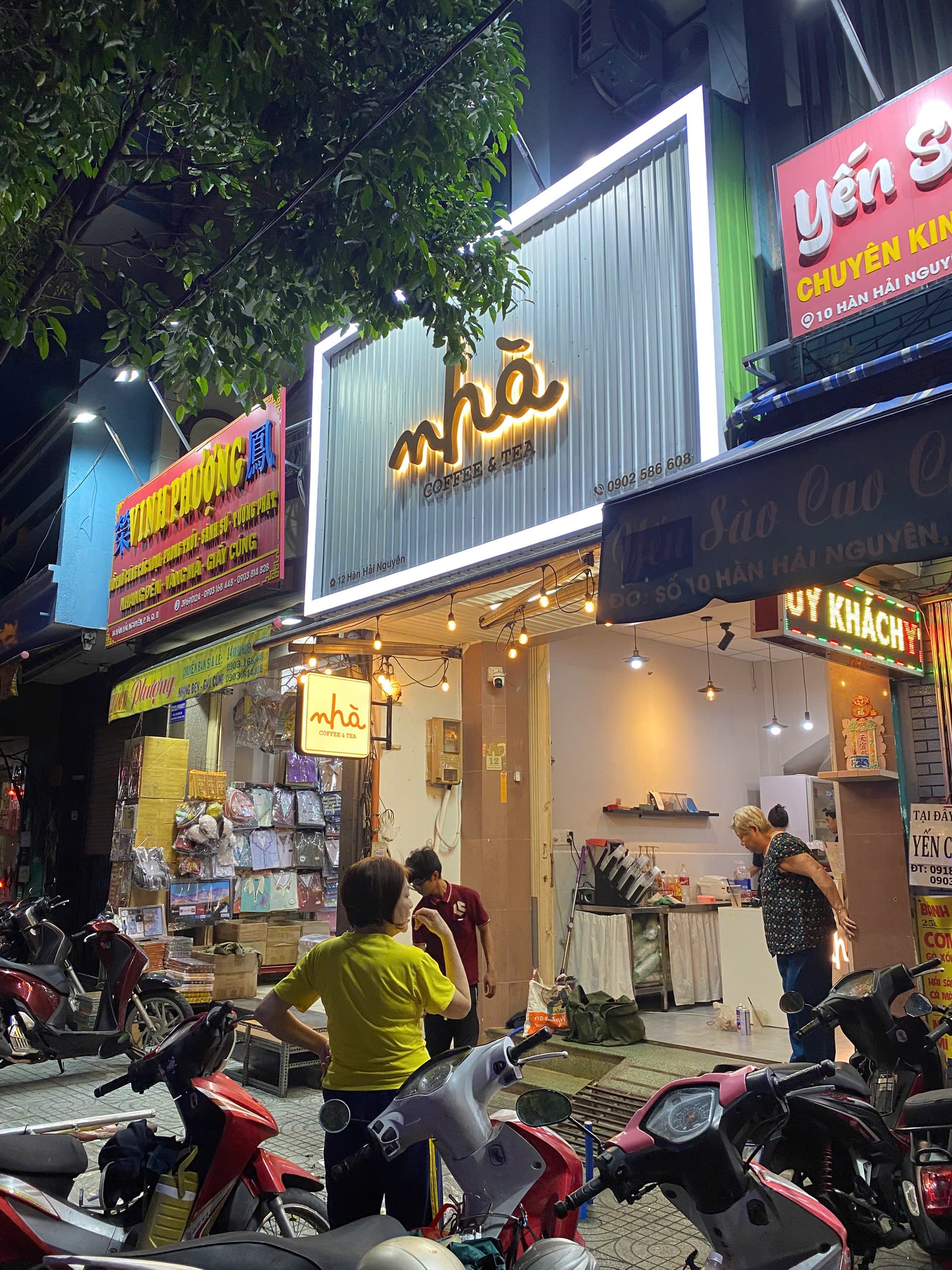 Mẫu bảng hiệu quán cafe chữ nổi LED hắt chân đẹp